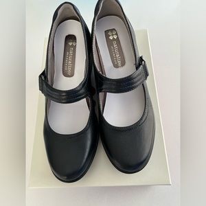 NWT Never worn Naturalizer black wedge Mary Jane size 7.5